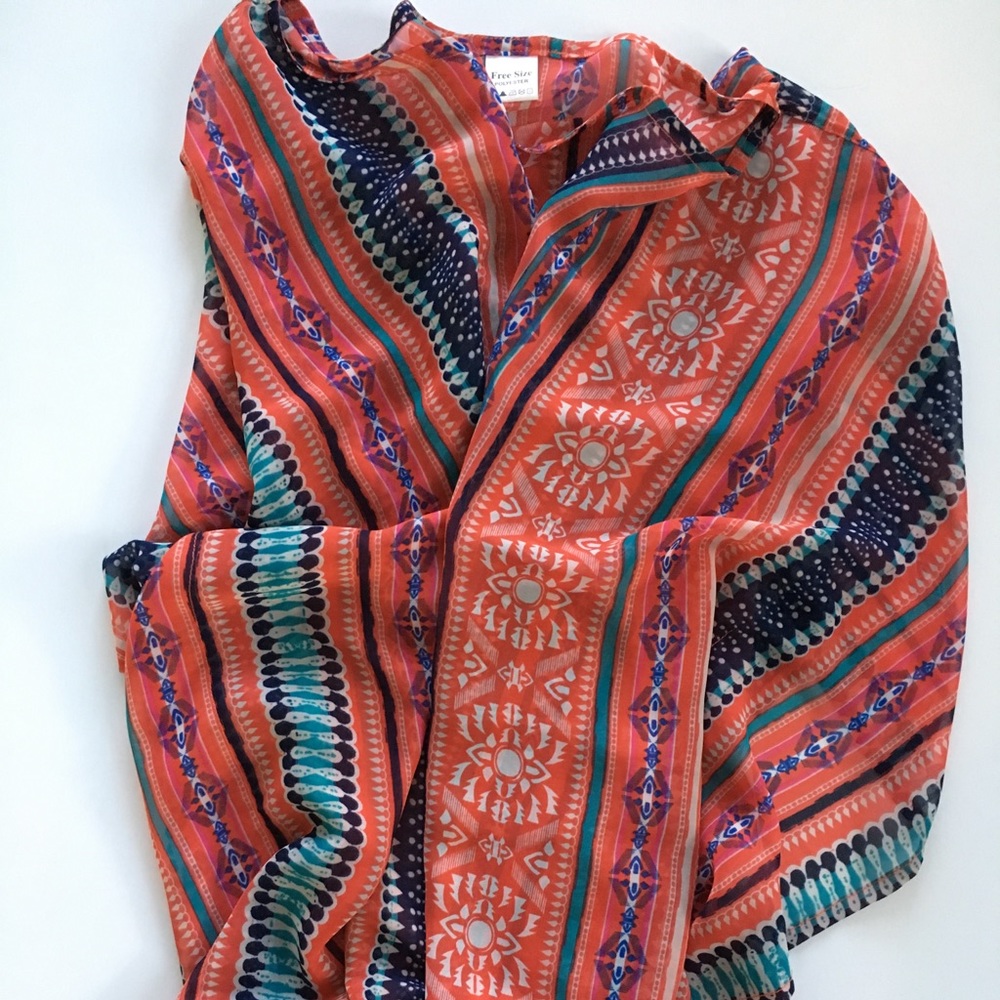 Sak Saum sheer poncho